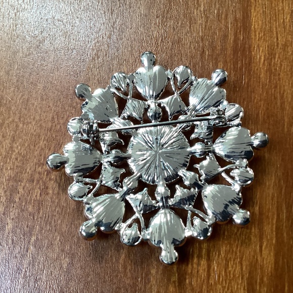 Brooch Silver-tone Yellow Hearts Design Brand: Unknown - Picture 4 of 12